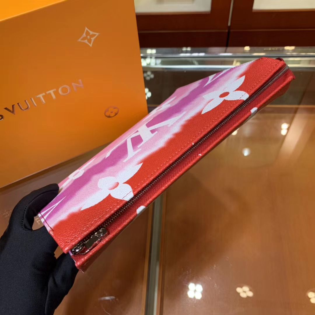 Клатч Louis Vuitton Escale