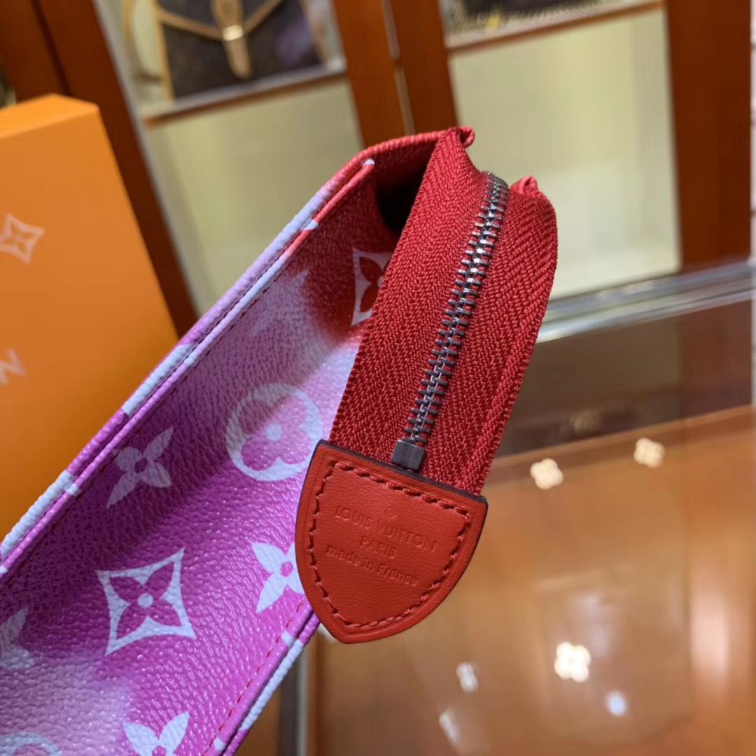 Клатч Louis Vuitton Escale