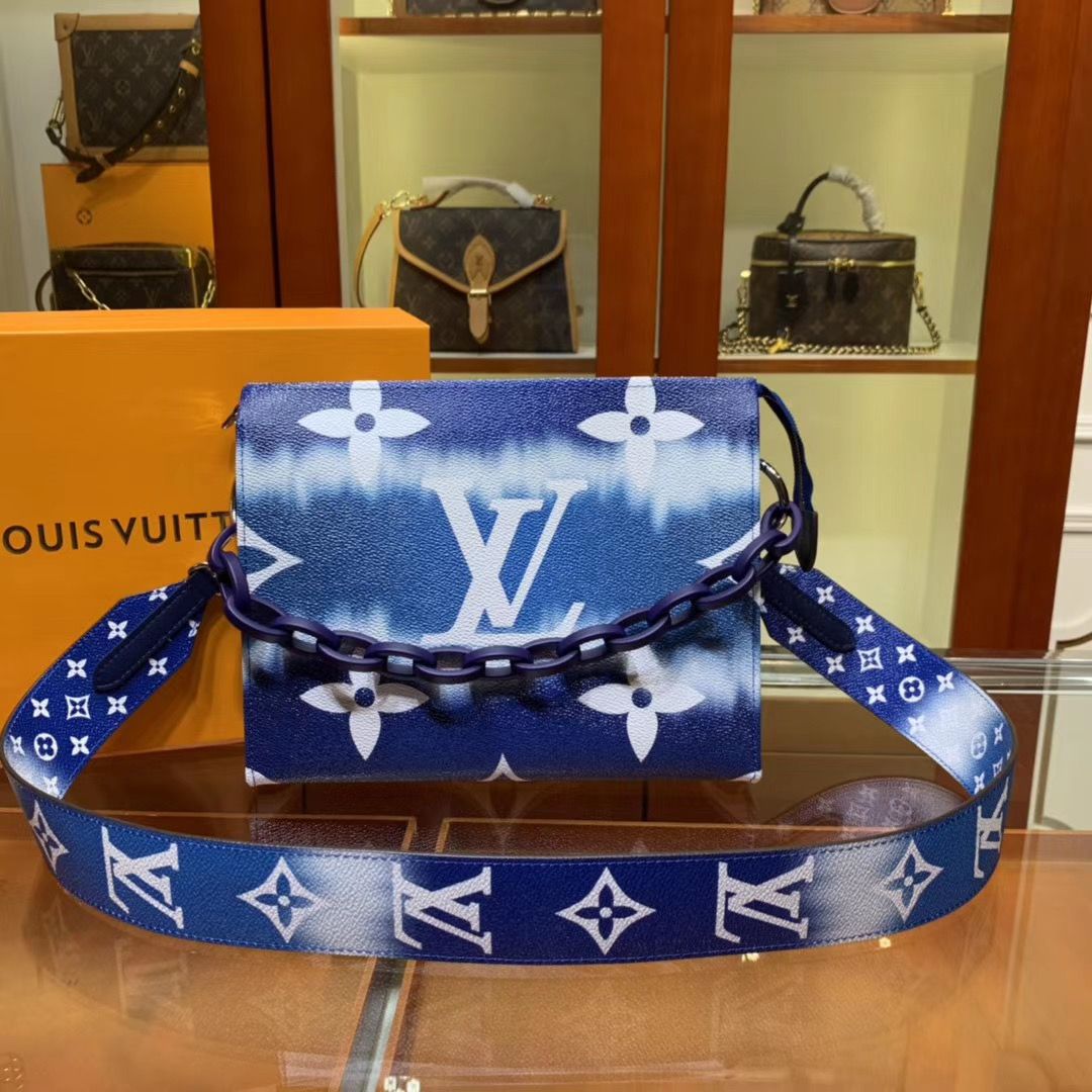 Клатч Louis Vuitton Escale