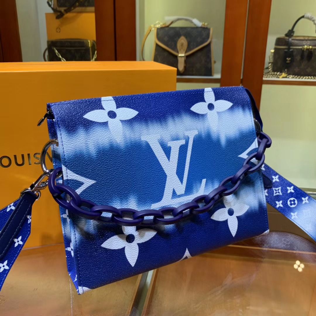 Клатч Louis Vuitton Escale