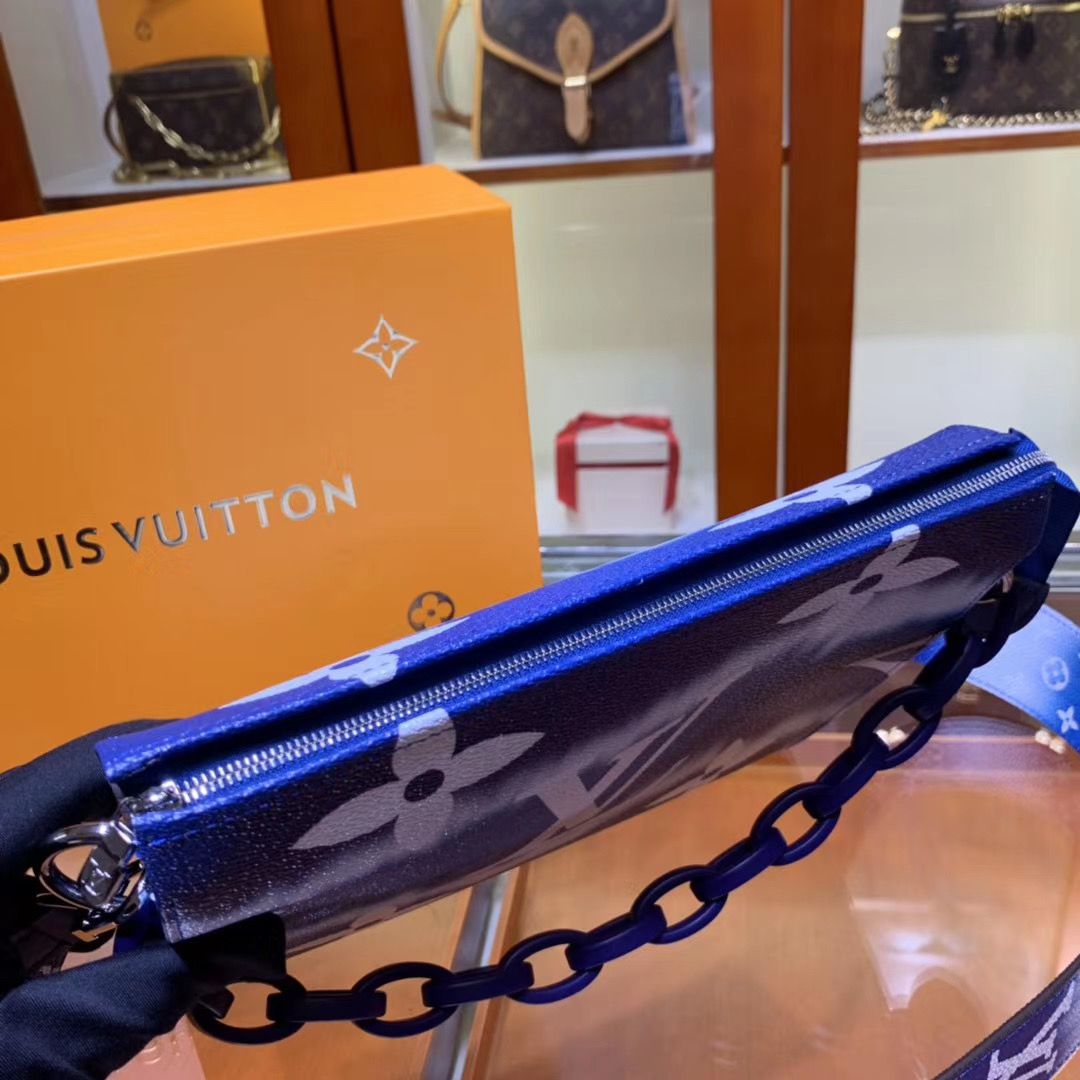 Клатч Louis Vuitton Escale