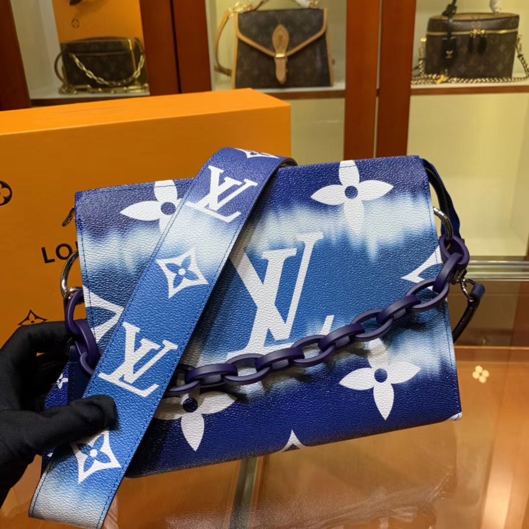 Клатч Louis Vuitton Escale