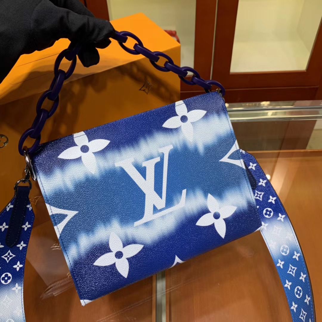 Клатч Louis Vuitton Escale