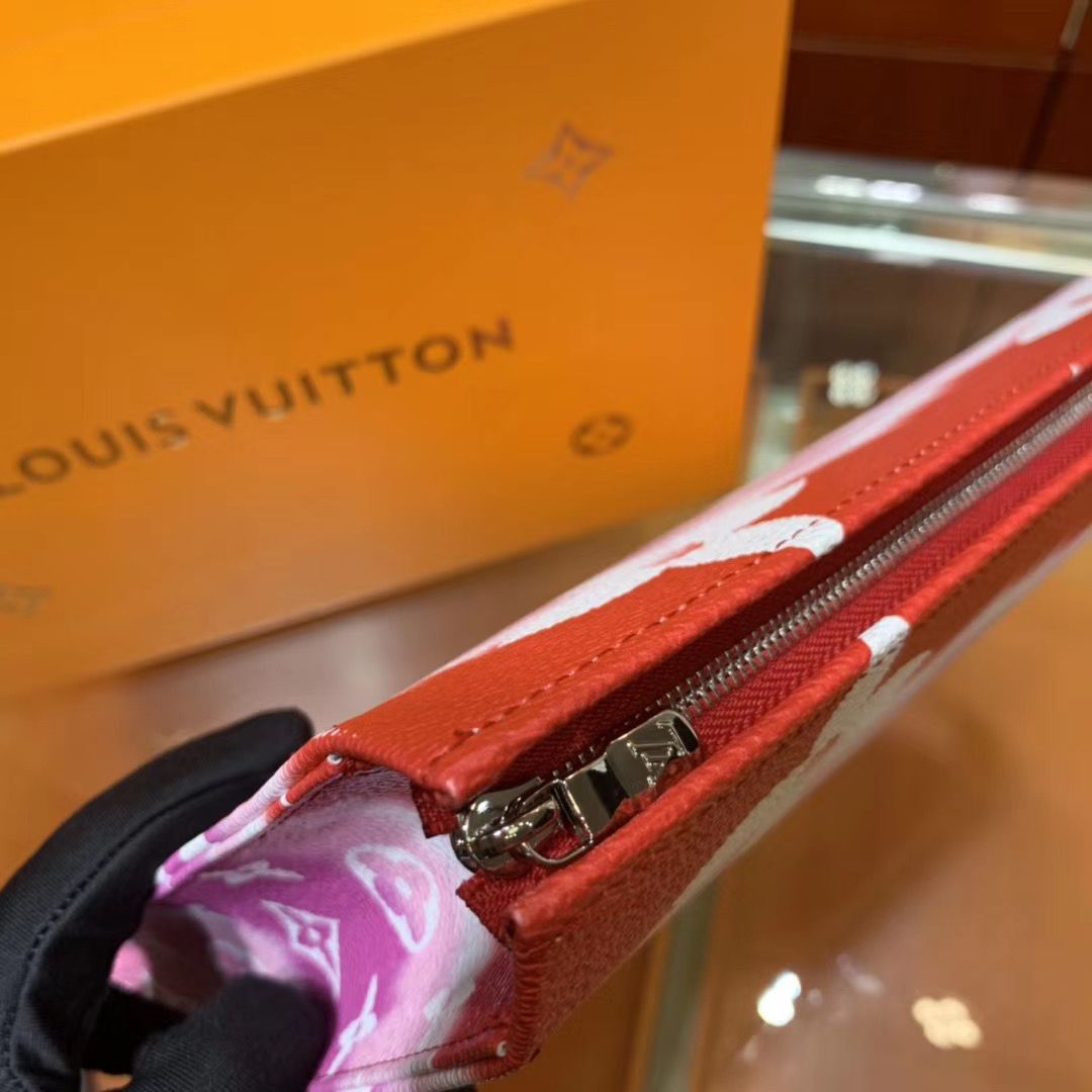 Папка Louis Vuitton Escale 26