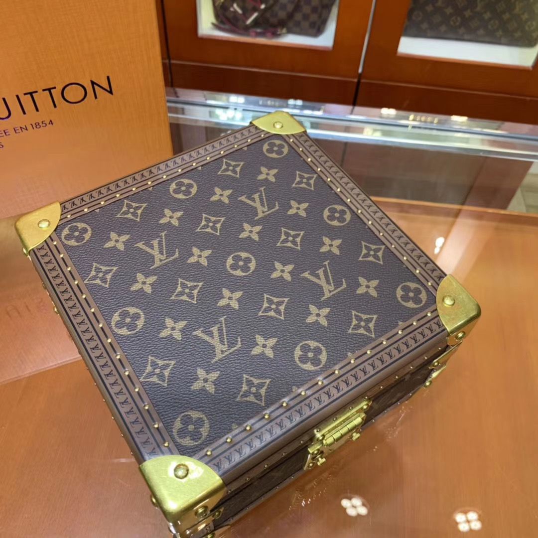 Винтажный сундучок Louis Vuitton  для хранения украшений