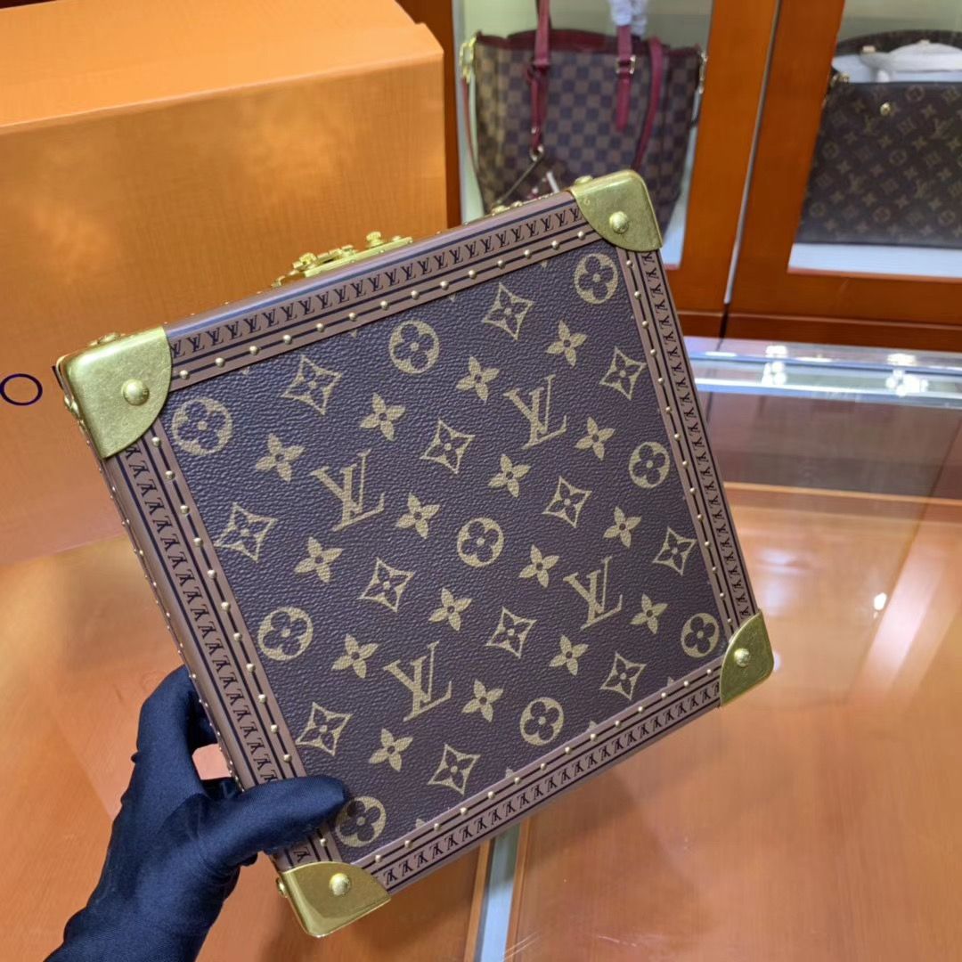 Винтажный сундучок Louis Vuitton  для хранения украшений