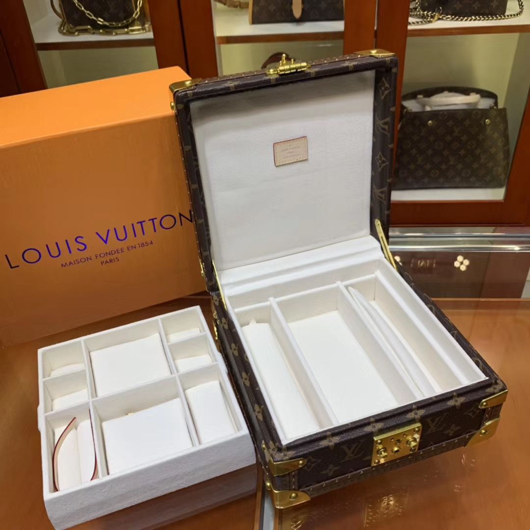 Винтажный сундучок Louis Vuitton  для хранения украшений