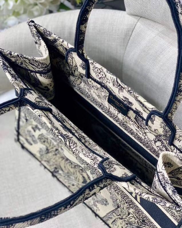 Dior Book Tote 36 cm