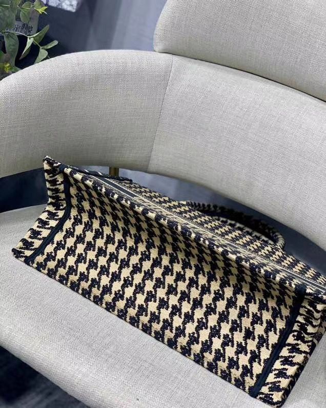 Dior Book Tote 36 cm