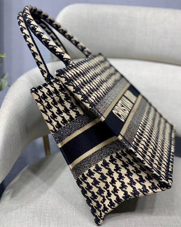 Dior Book Tote 36 cm