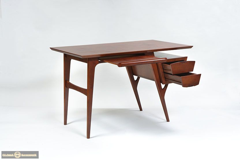 Письменный стол L 472