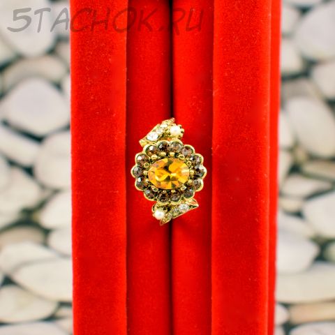 Кольцо с желтым камнем (США)