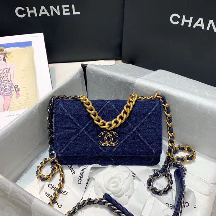 Chanel 19 cm