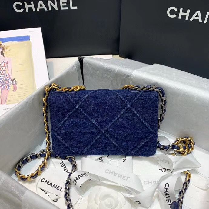 Chanel 19 cm