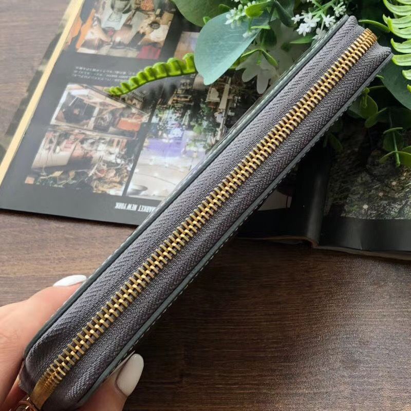 Кошелек Louis Vuitton Zippy