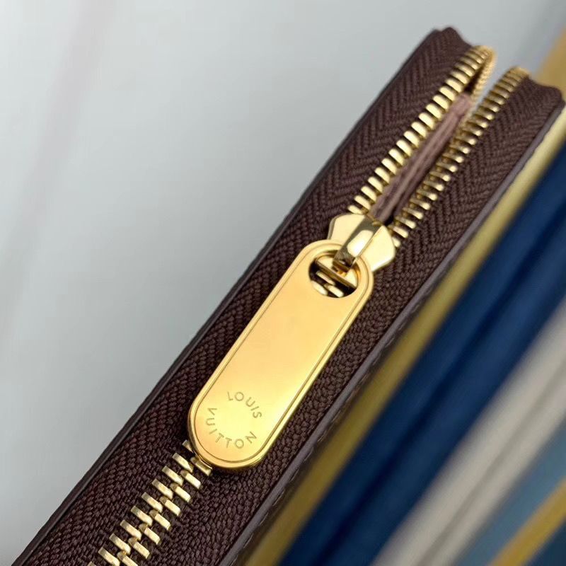 Кошелек Louis Vuitton Zippy
