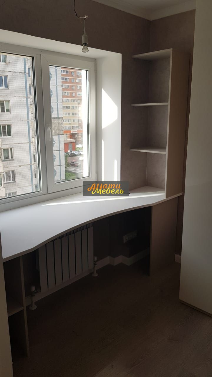 Стол в детскую