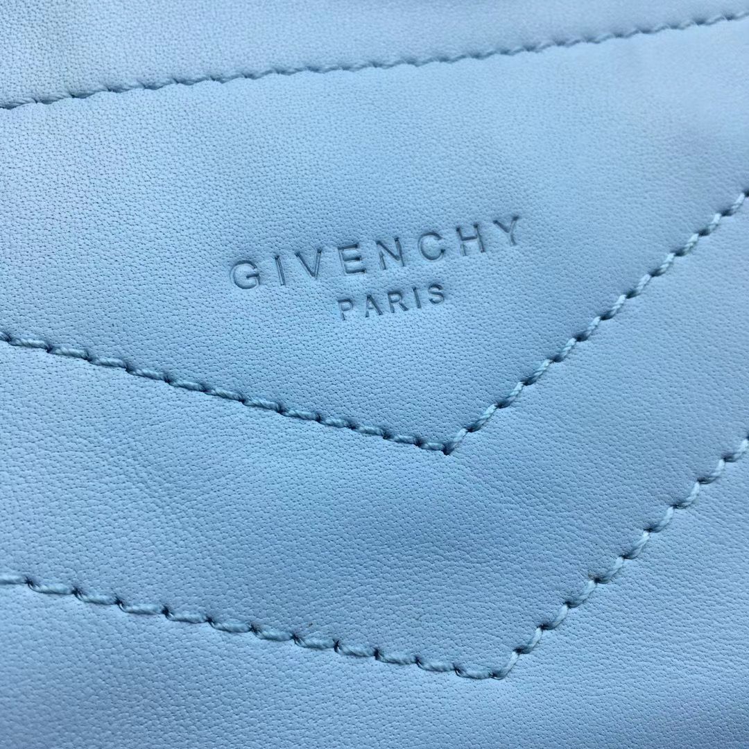 Givenchy ID 93