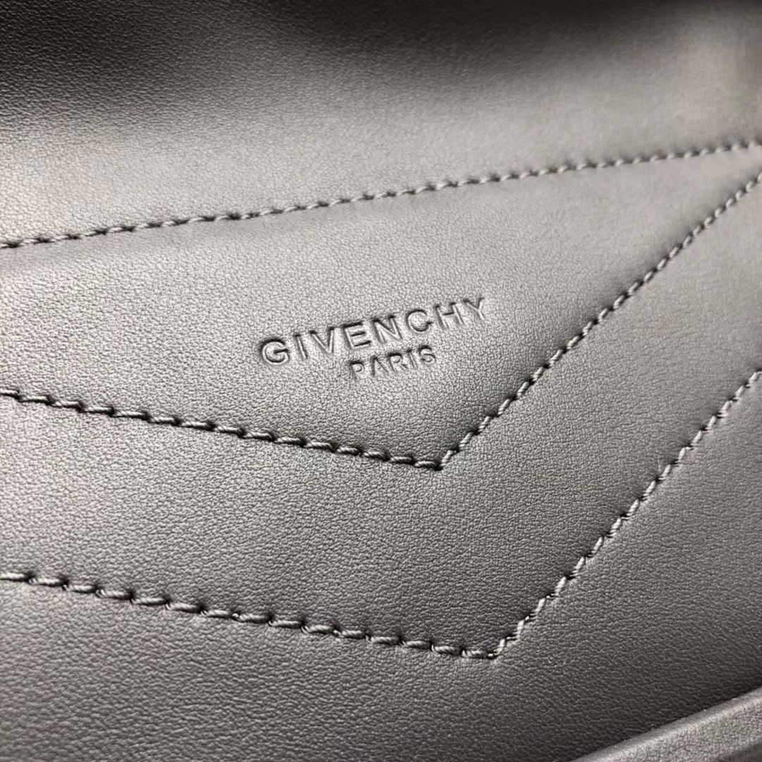Givenchy ID 93