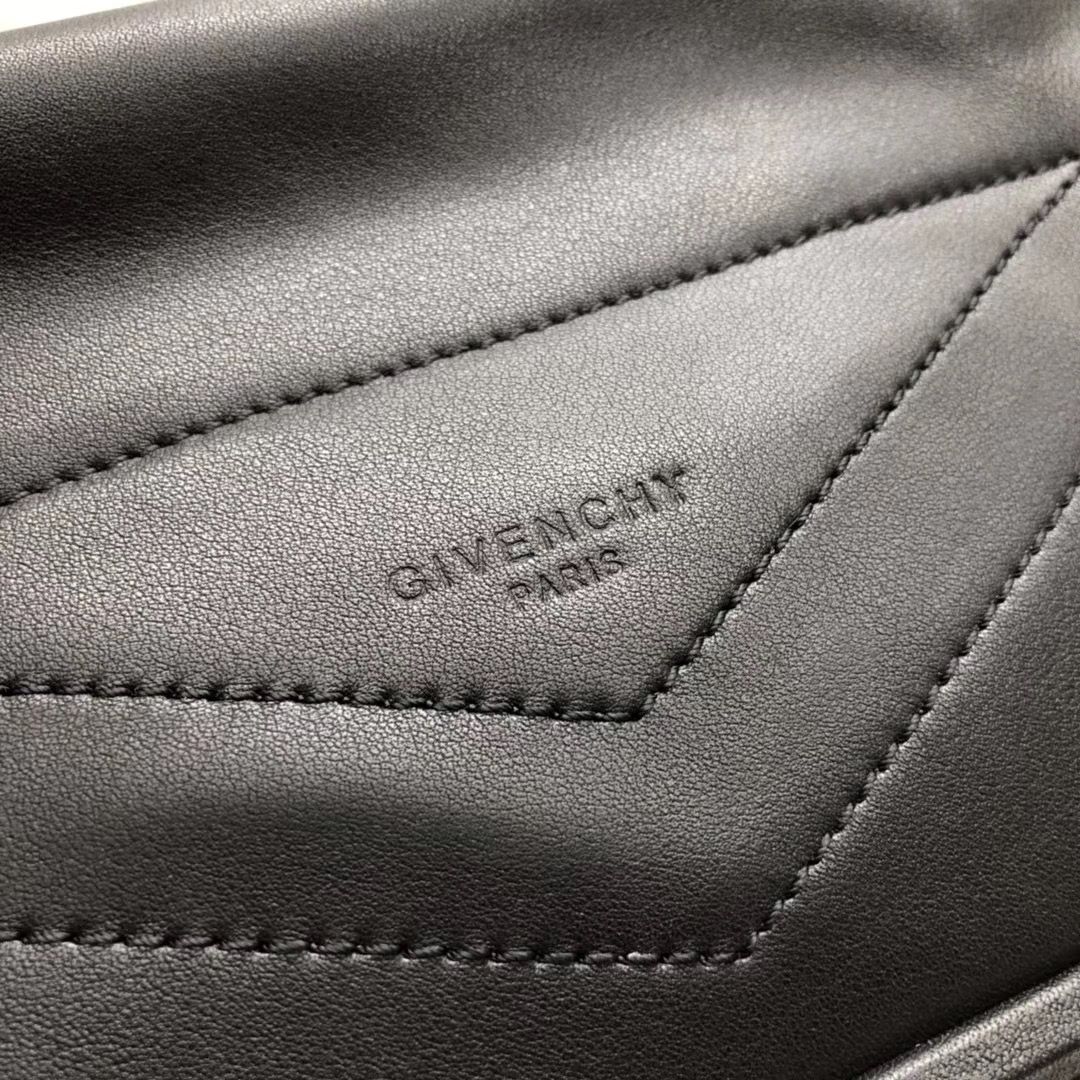 Givenchy ID93