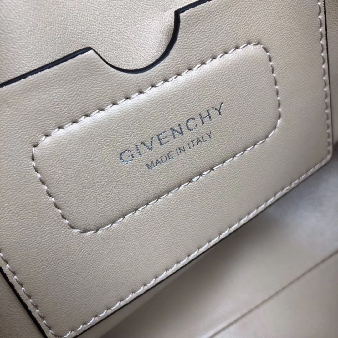 Givenchy ID93