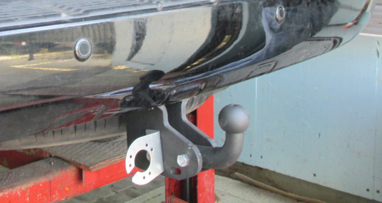 Фаркоп Трейлер для Toyota Land Cruiser 200 2008-2014. Требуется подрезка бампера. Тип шара: A. Нагрузки: 1200/60 кг