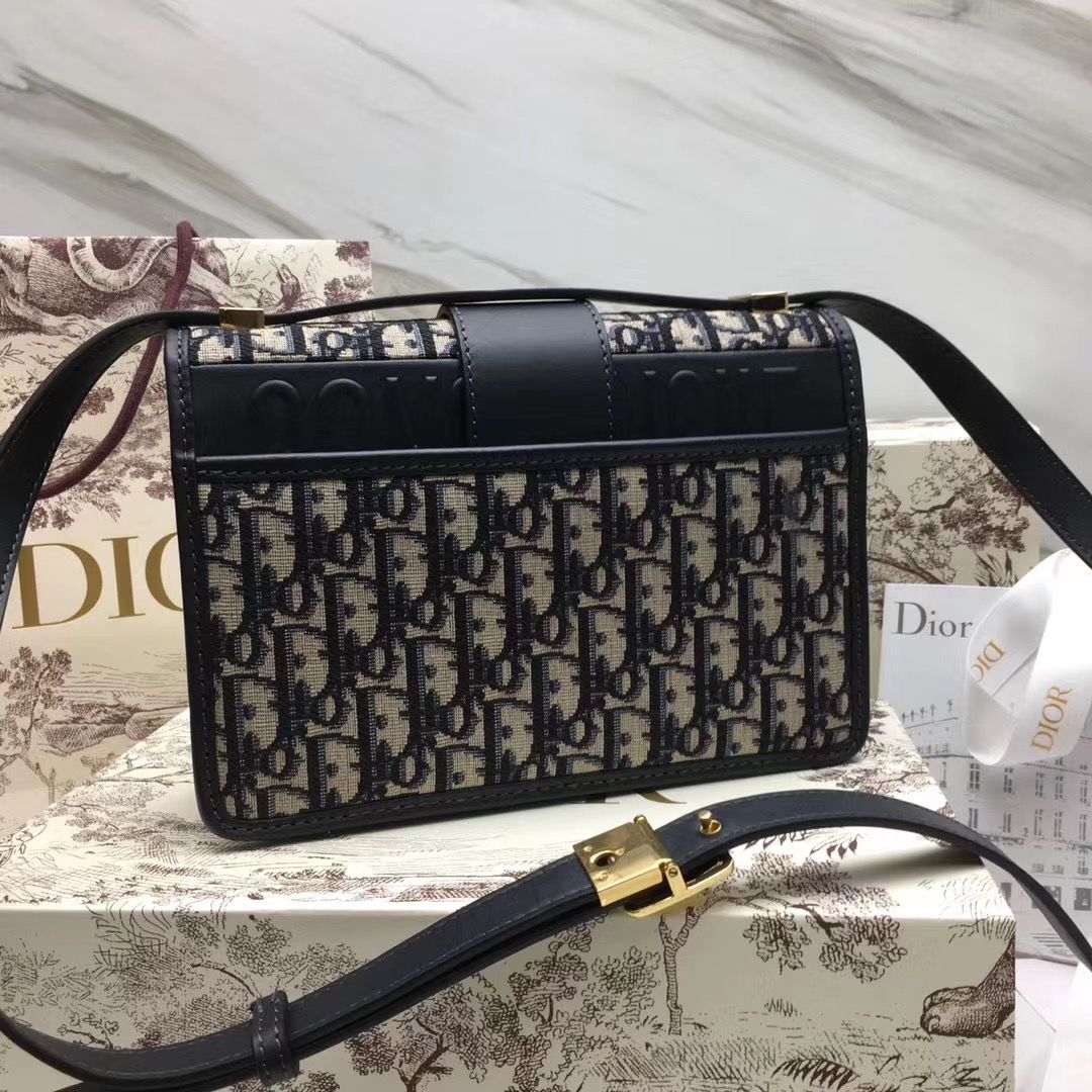 Dior Montaigne30 24 cm
