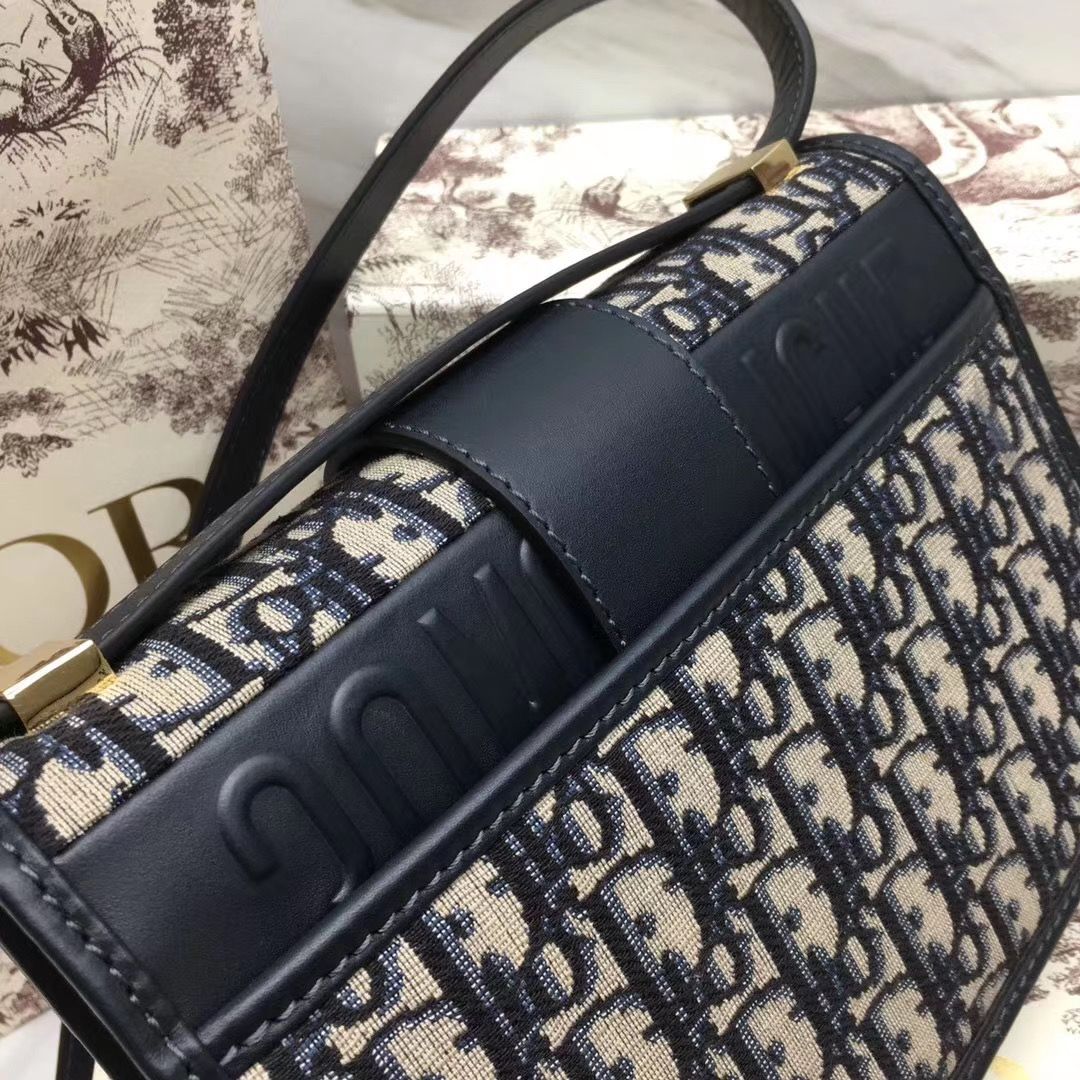 Dior Montaigne30 24 cm