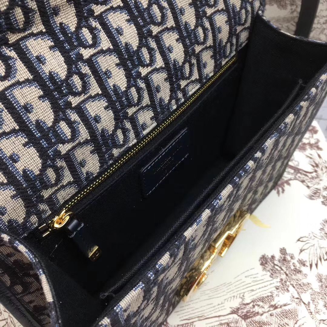 Dior Montaigne30 24 cm