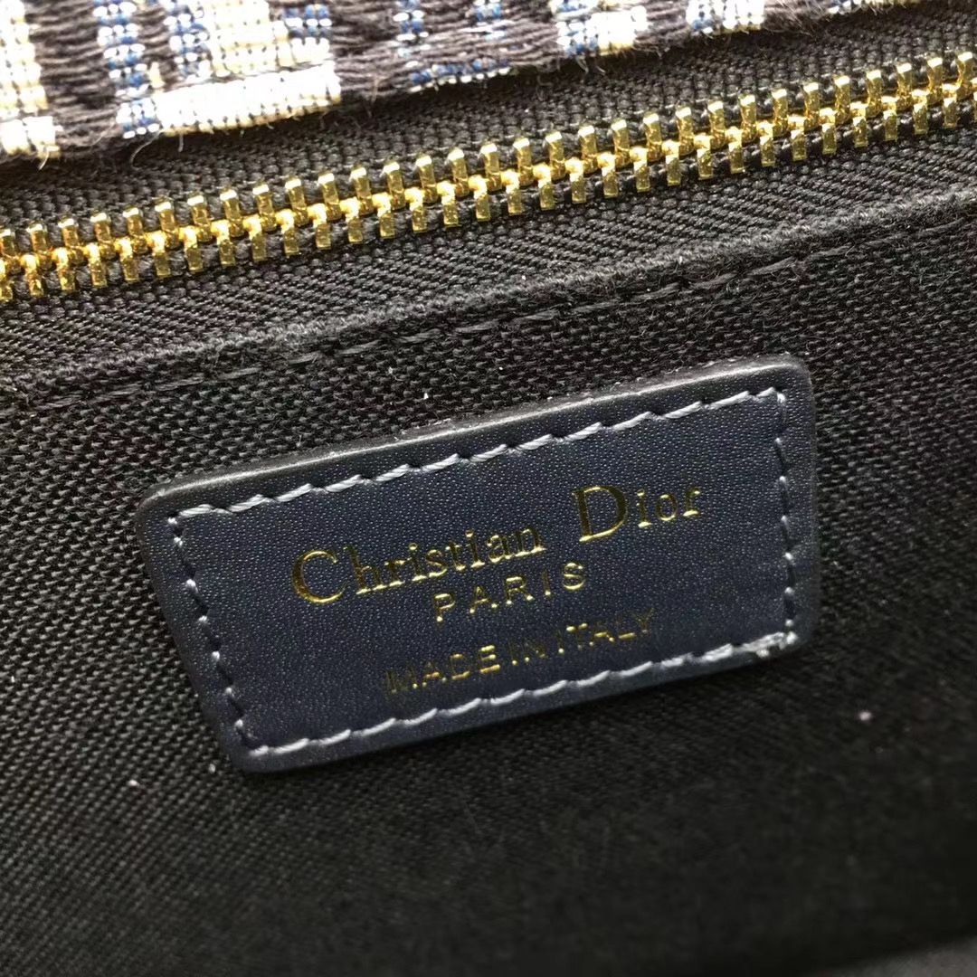 Dior Montaigne30 24 cm