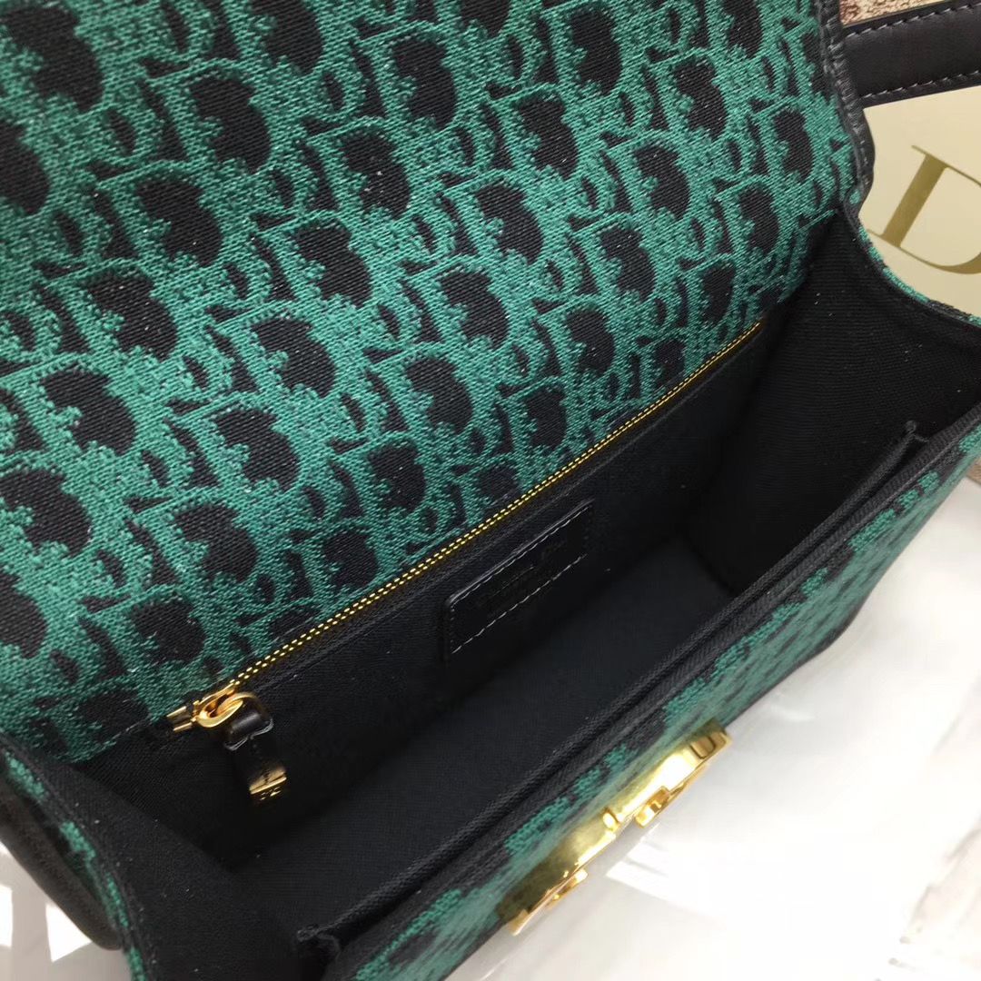 Dior Montaigne30 24 cm