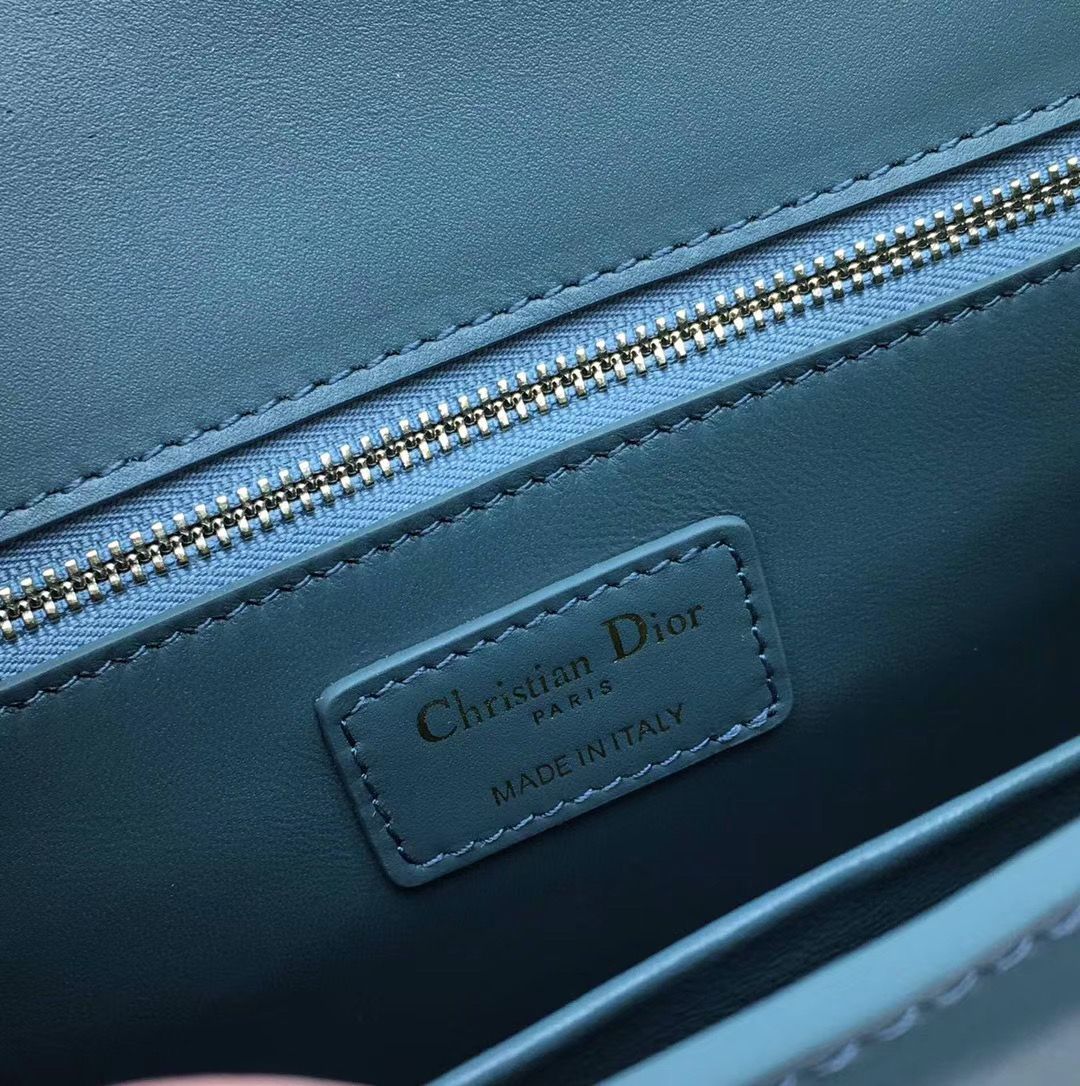 Dior Montaigne30 24 cm