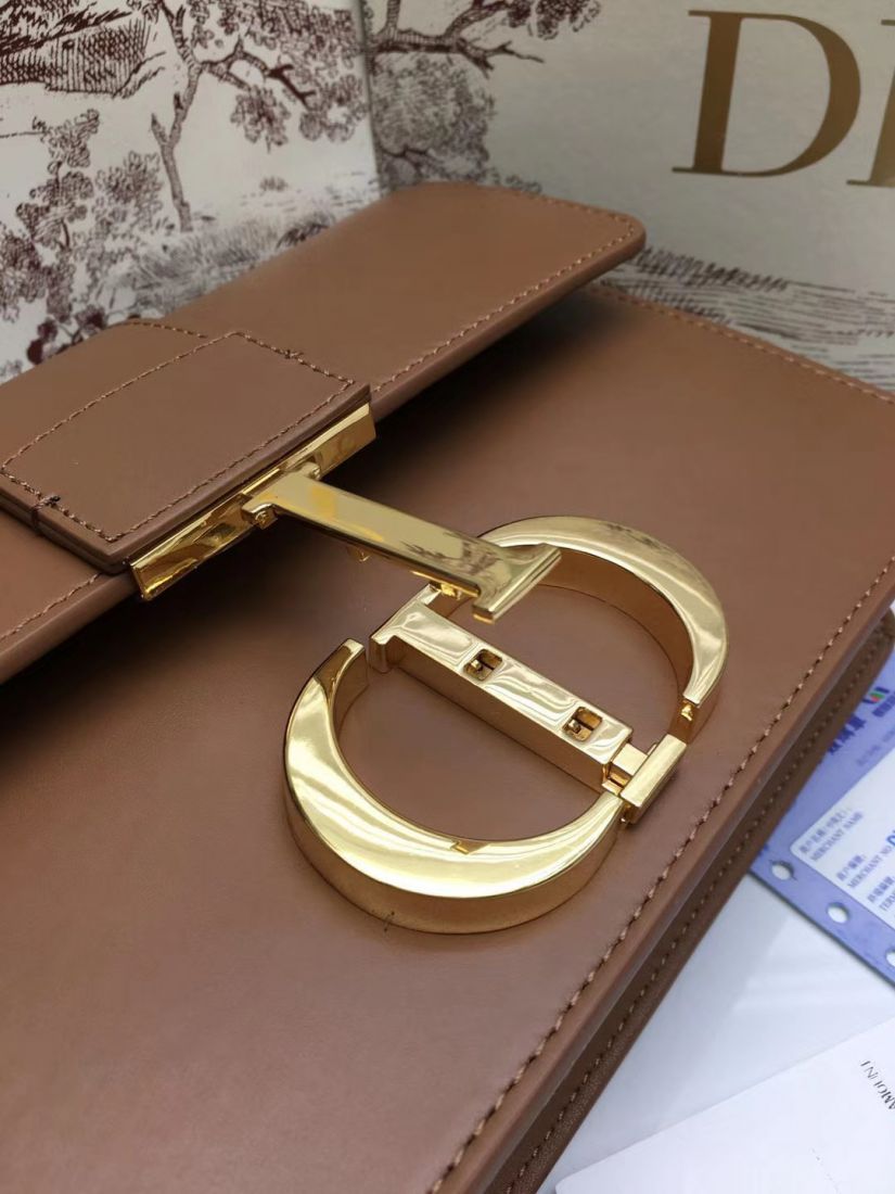 Dior Montaigne30 24 cm