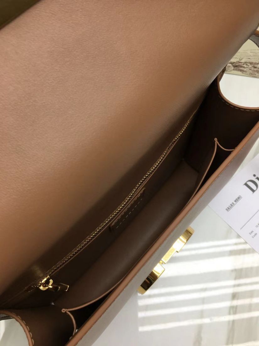 Dior Montaigne30 24 cm