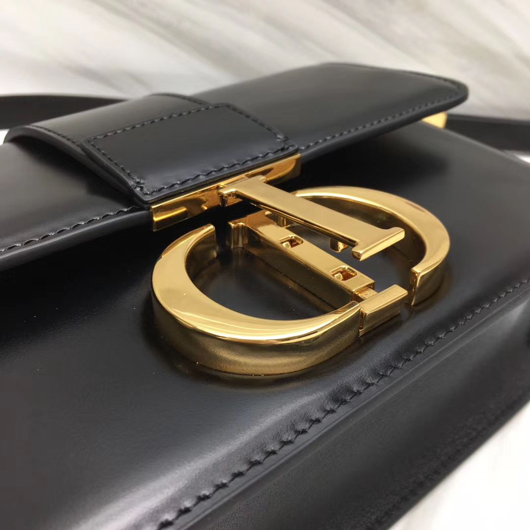 Dior Montaigne30 24 cm