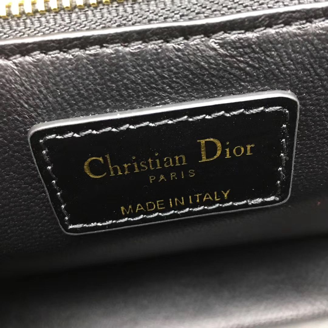 Dior Montaigne30 24 cm