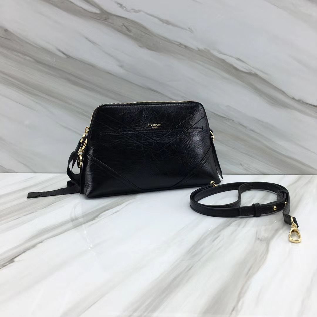 Givenchy ID 26 cm