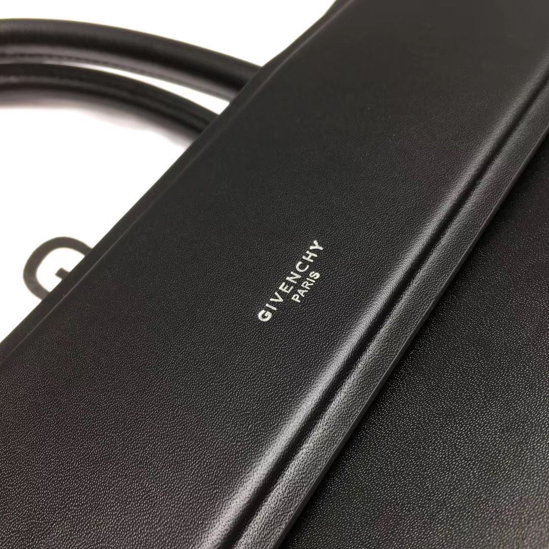 Givenchy Horizon 28 сm