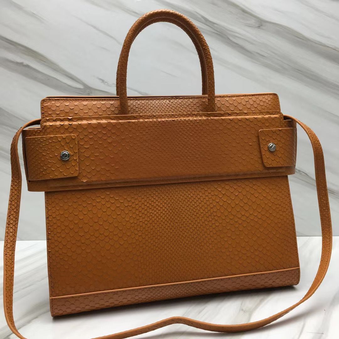 Givenchy Horizon 35 cm