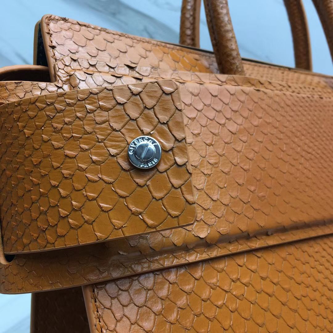 Givenchy Horizon 35 cm