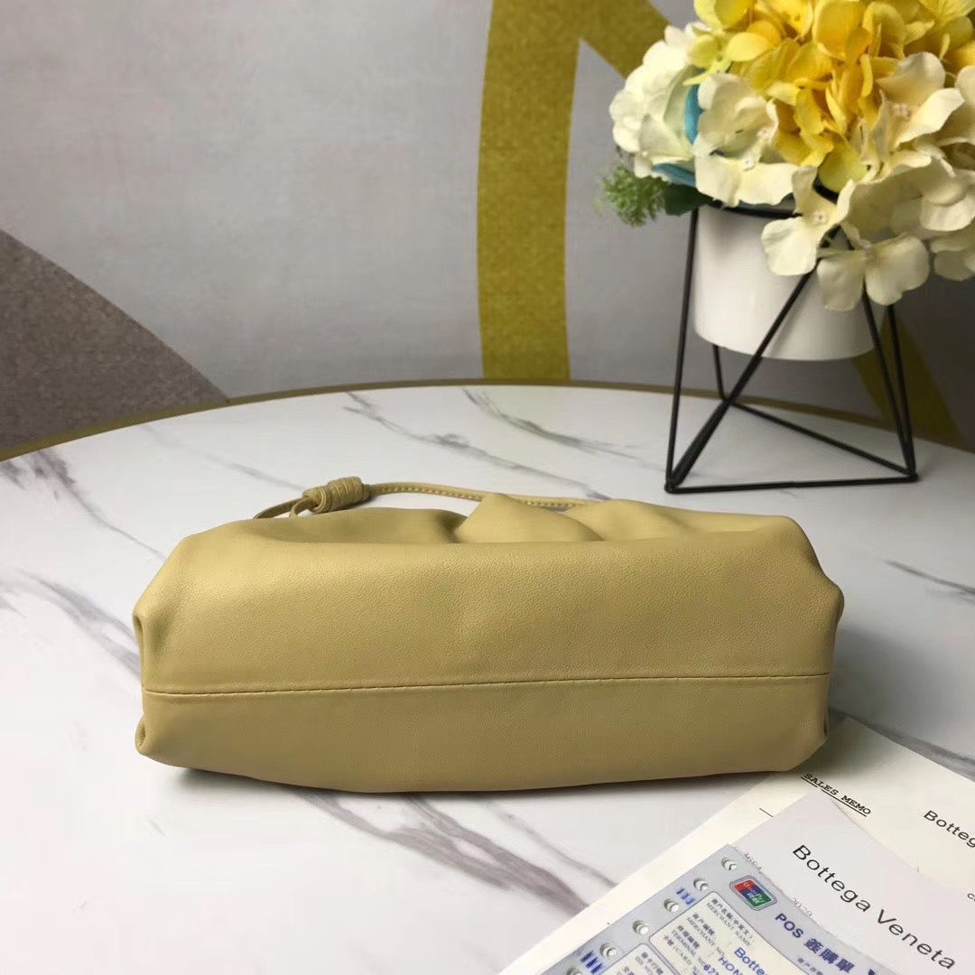 Bottega Veneta Chain Pouch 22 cm