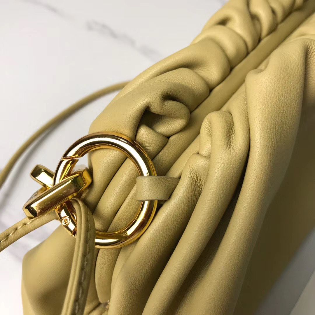 Bottega Veneta Chain Pouch 22 cm
