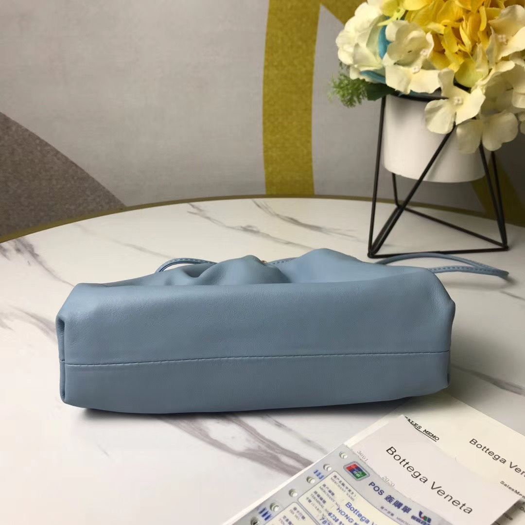 Bottega Veneta Chain Pouch 22 cm