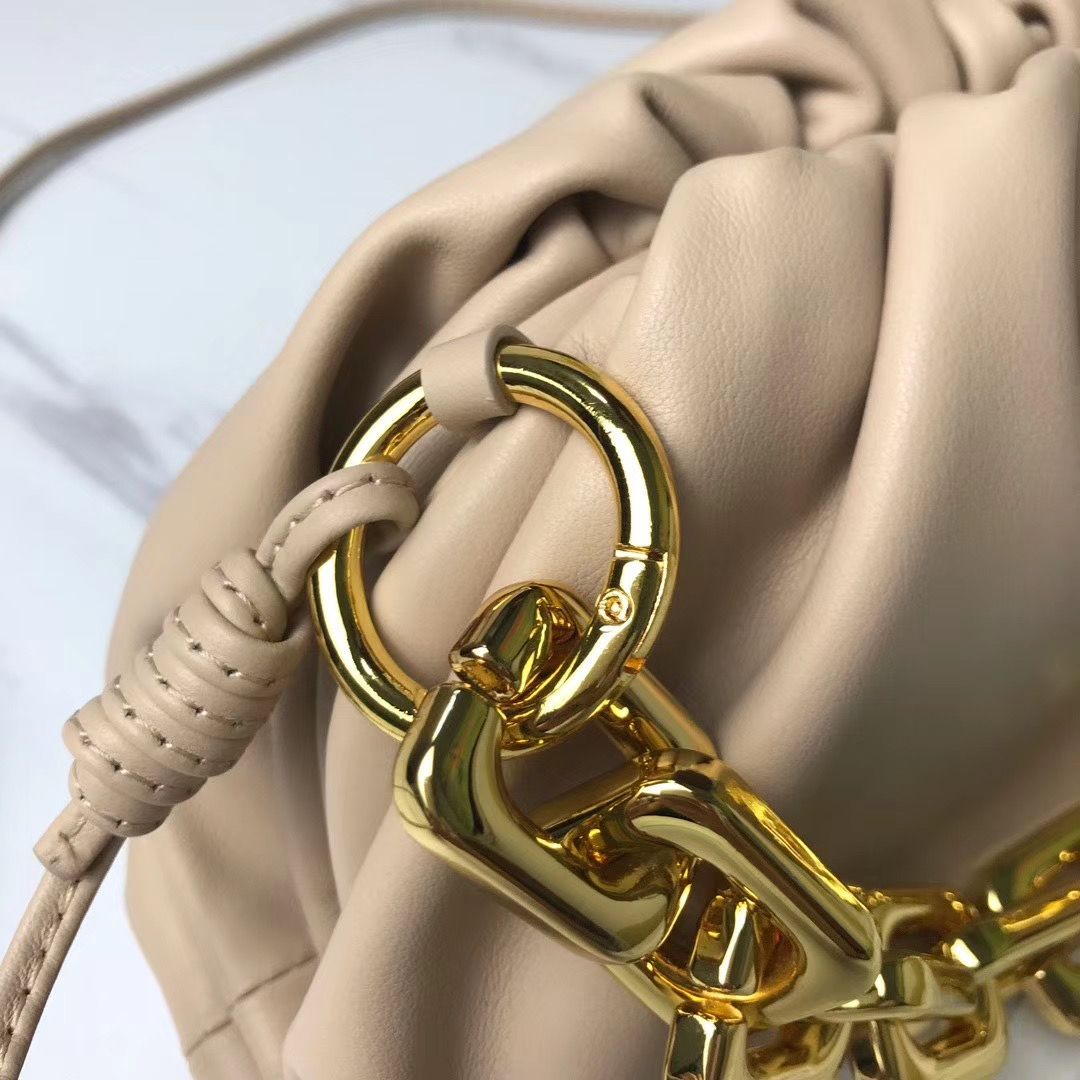 Bottega Veneta Chain Pouch 22 cm