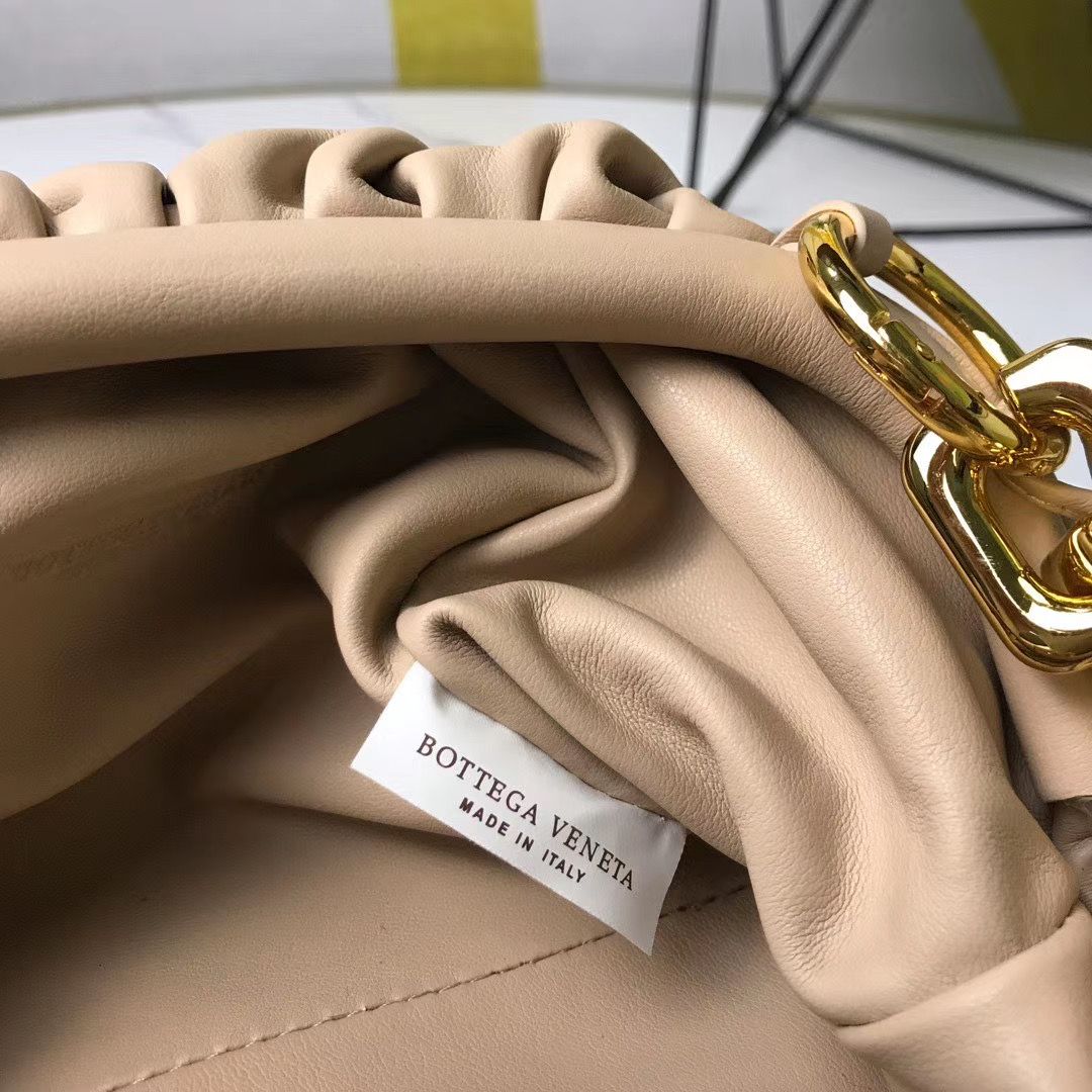 Bottega Veneta Chain Pouch 22 cm