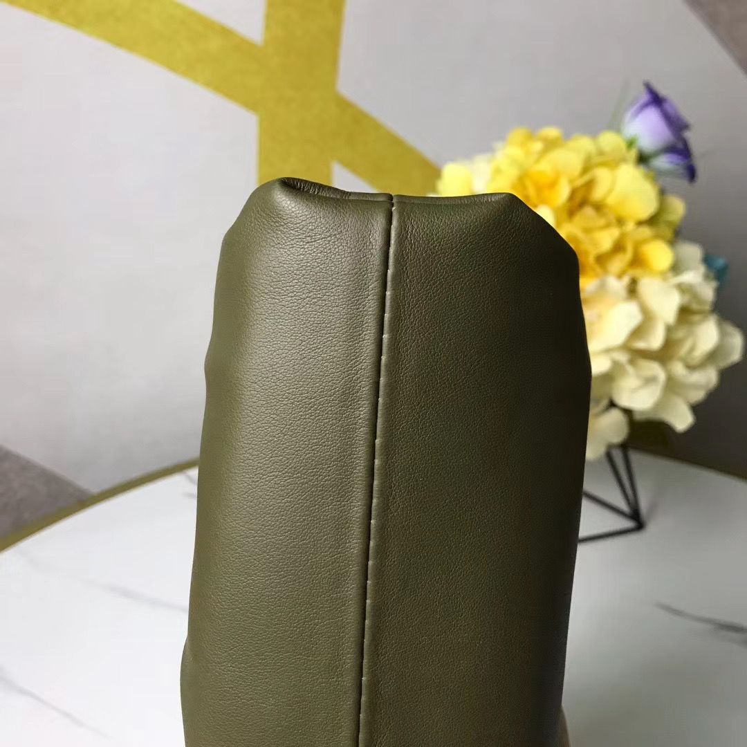 Bottega Veneta The Chain Pouch 22 cm