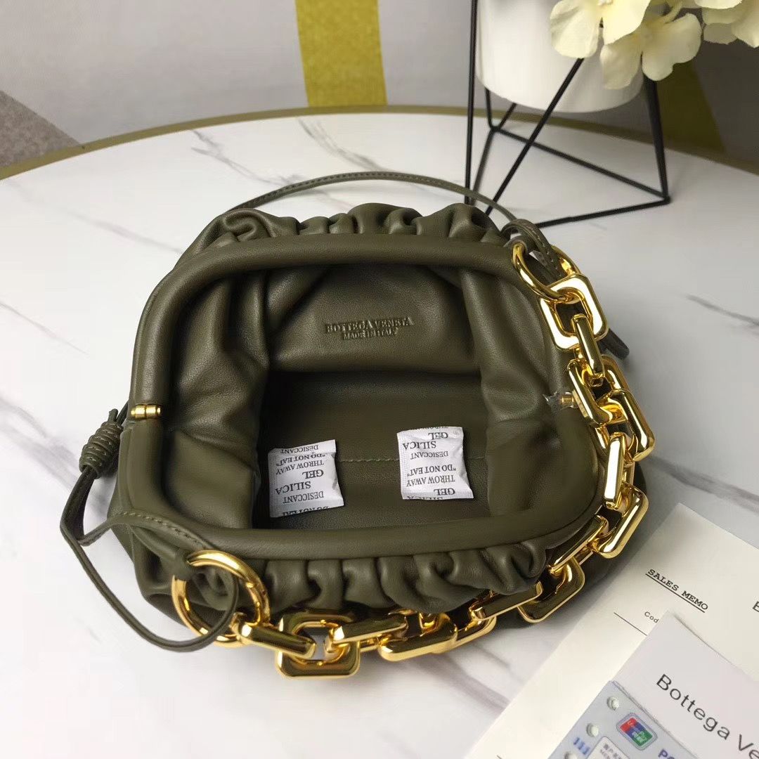 Bottega Veneta The Chain Pouch 22 cm