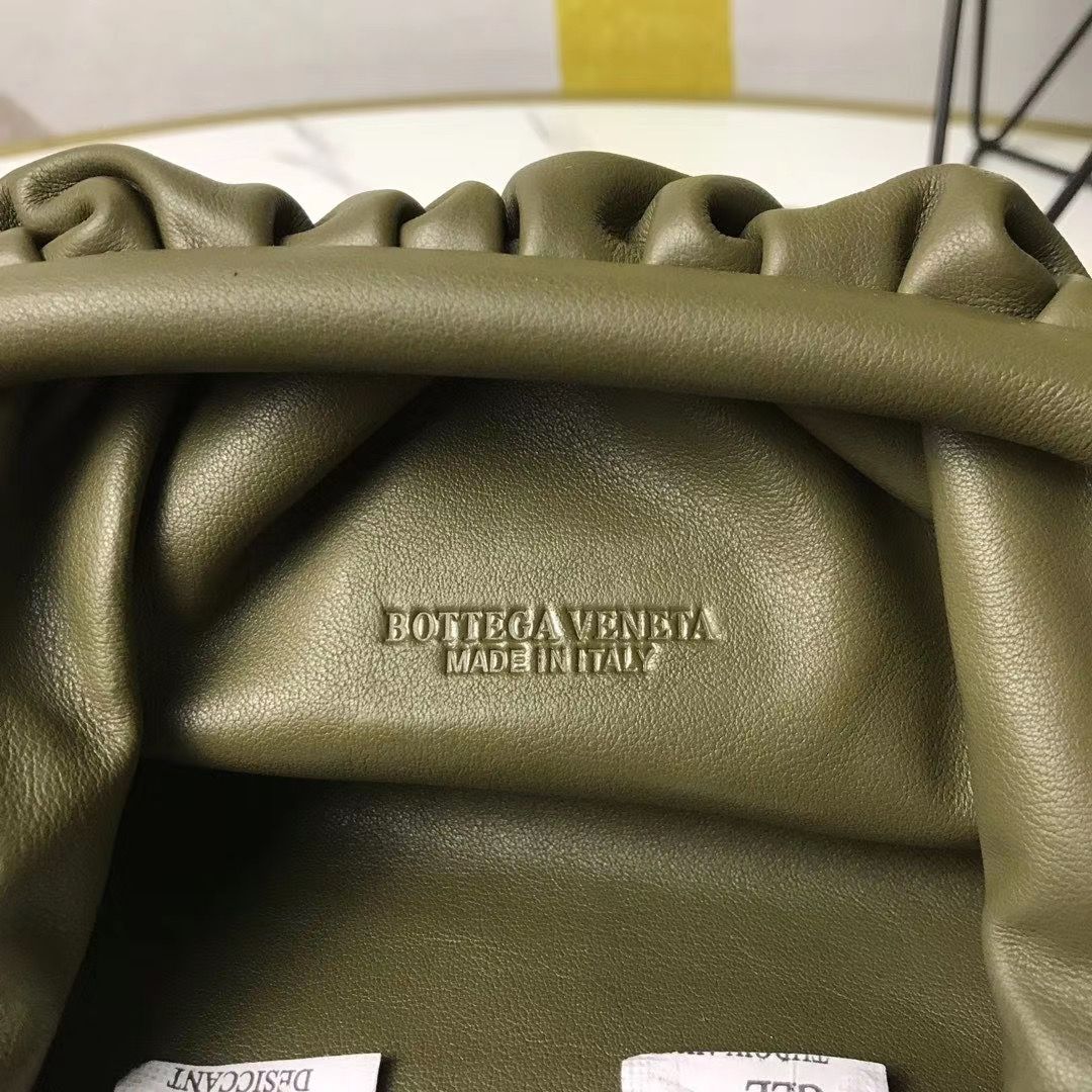 Bottega Veneta The Chain Pouch 22 cm