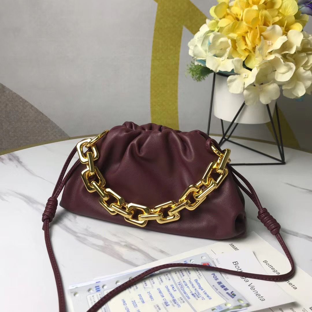 Bottega Veneta The Chain Pouch 22 cm