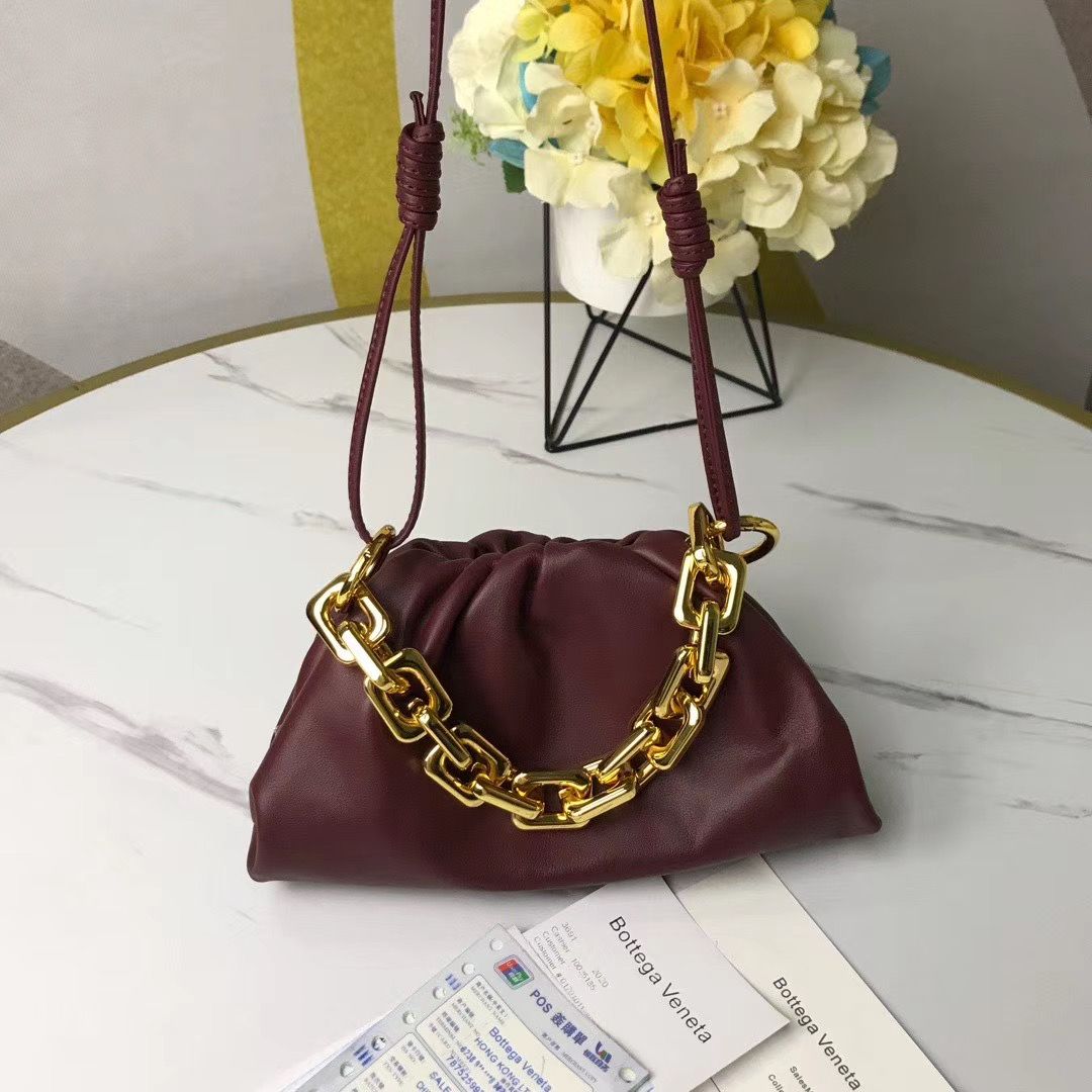 Bottega Veneta The Chain Pouch 22 cm